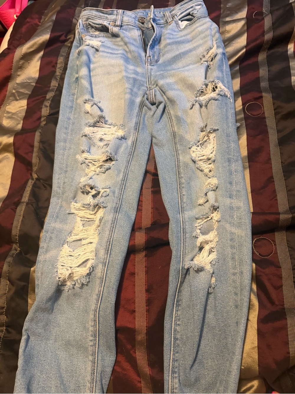 American Eagle Light Blue Distressed Women’s Jeans